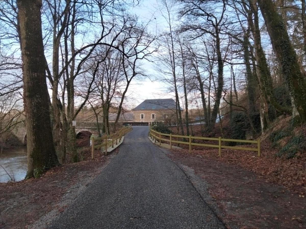 לינה וארוחת בוקר Saint-Aubin-des-Landes Le Moulin De Bretigneul מראה חיצוני תמונה
